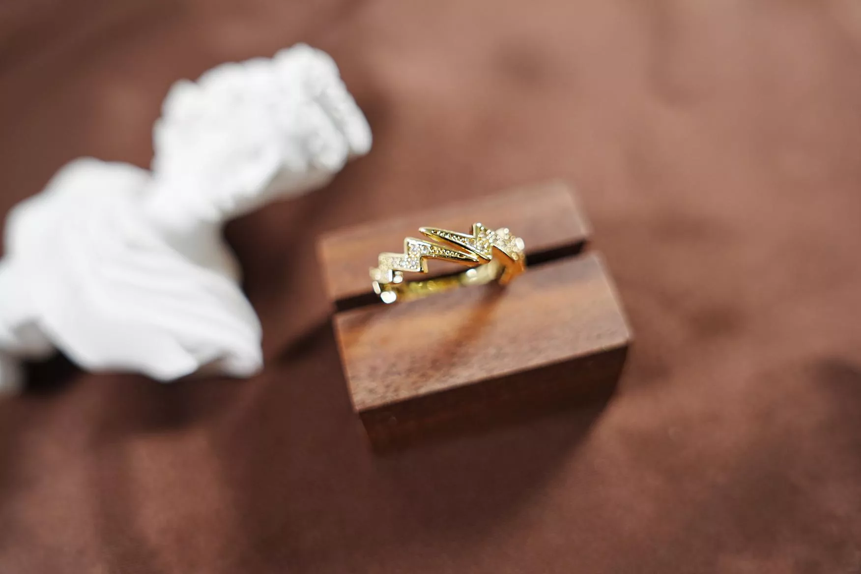 〔破曉之矛〕微鑲鑽活圍戒指