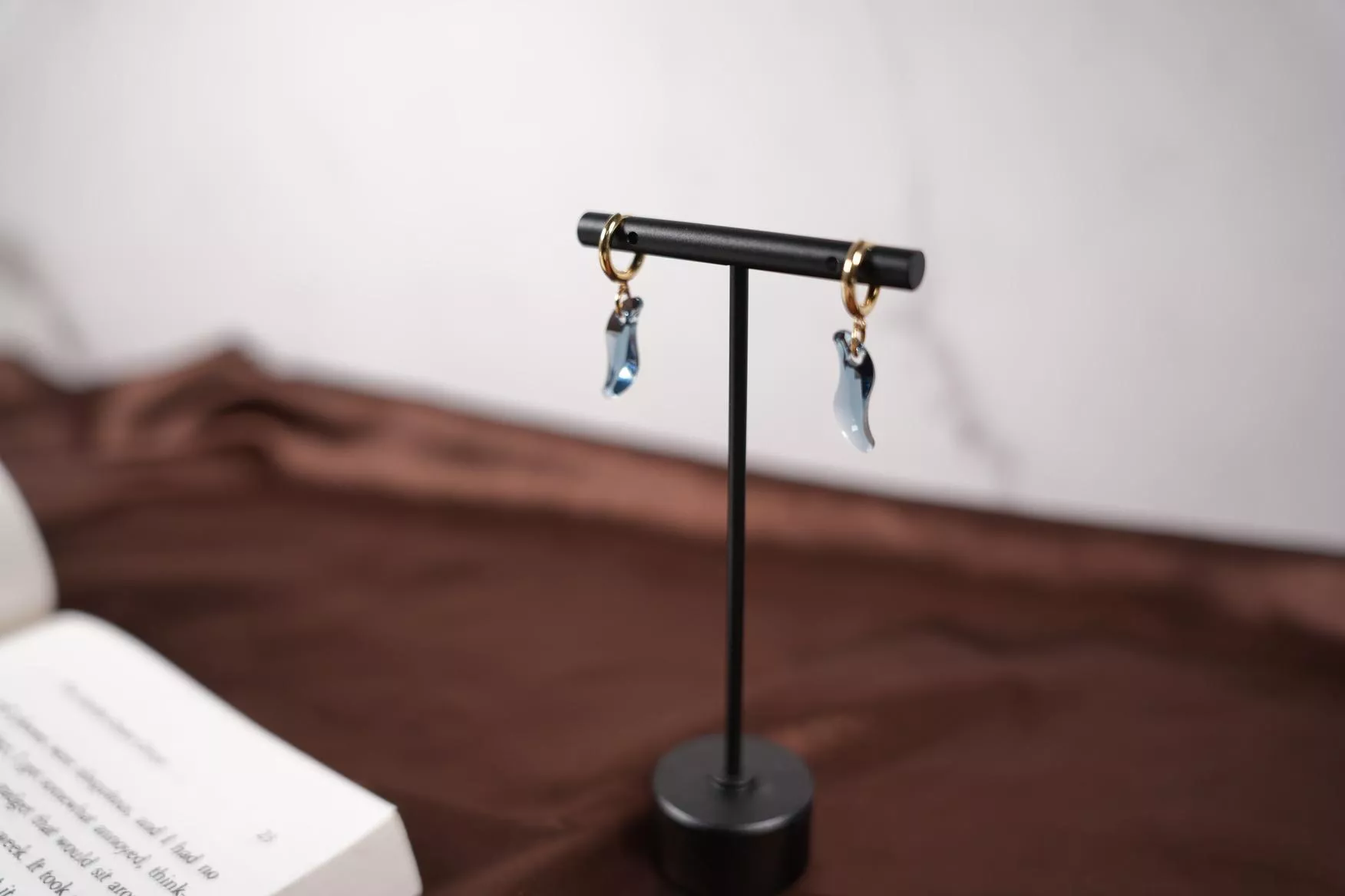 〔 煙波〕施華洛世奇水晶鋼耳環