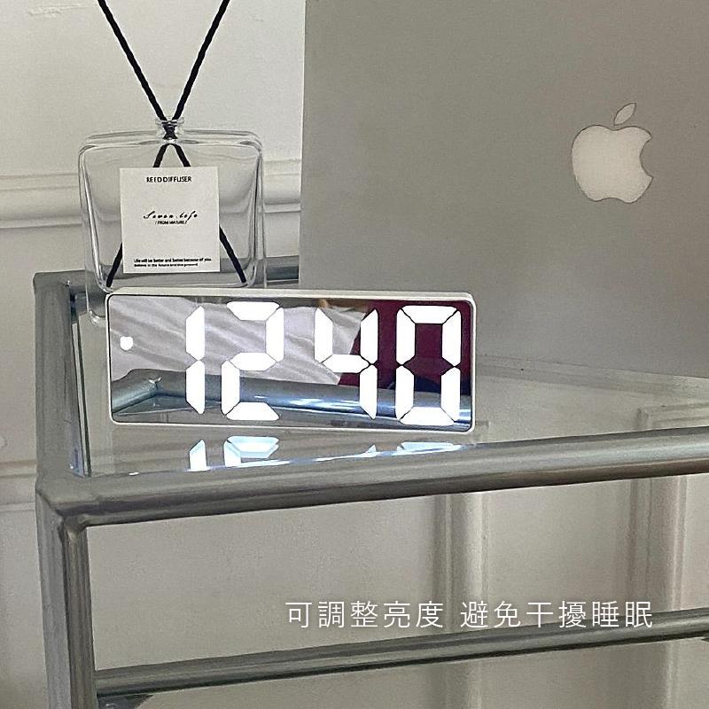 鏡面電子時鐘