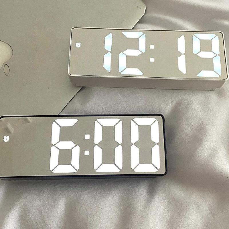 鏡面電子時鐘
