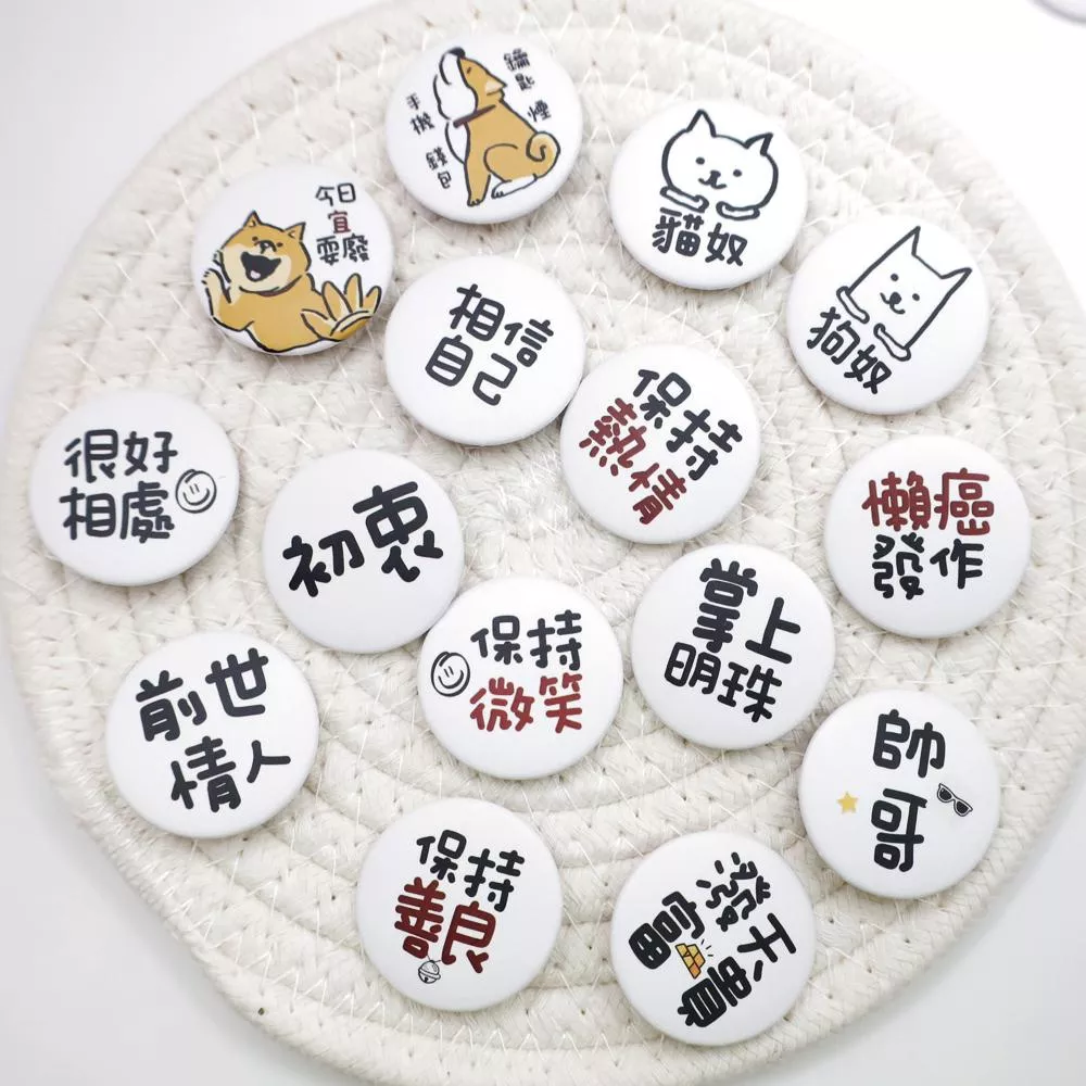 愛說話系列 FUKUKO X CATSBAG 插畫家獨家聯名款32mm 小胸章 小徽章