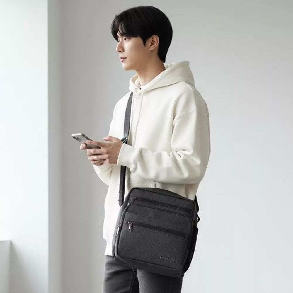 Valentino Rudy 范倫鐵諾 直款側背包  男用側背 男用包 收帳包