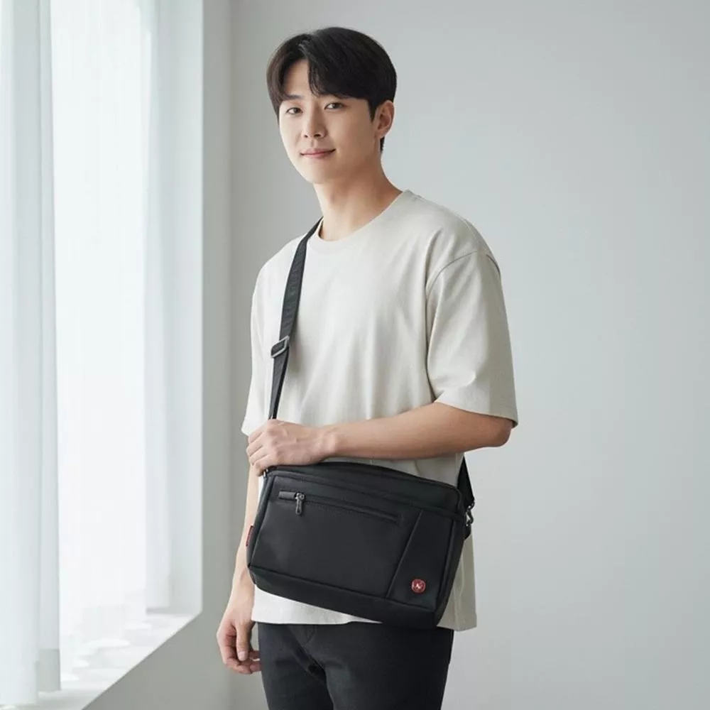 Spywalk 都會潛行防潑水PVC皮革斜背包