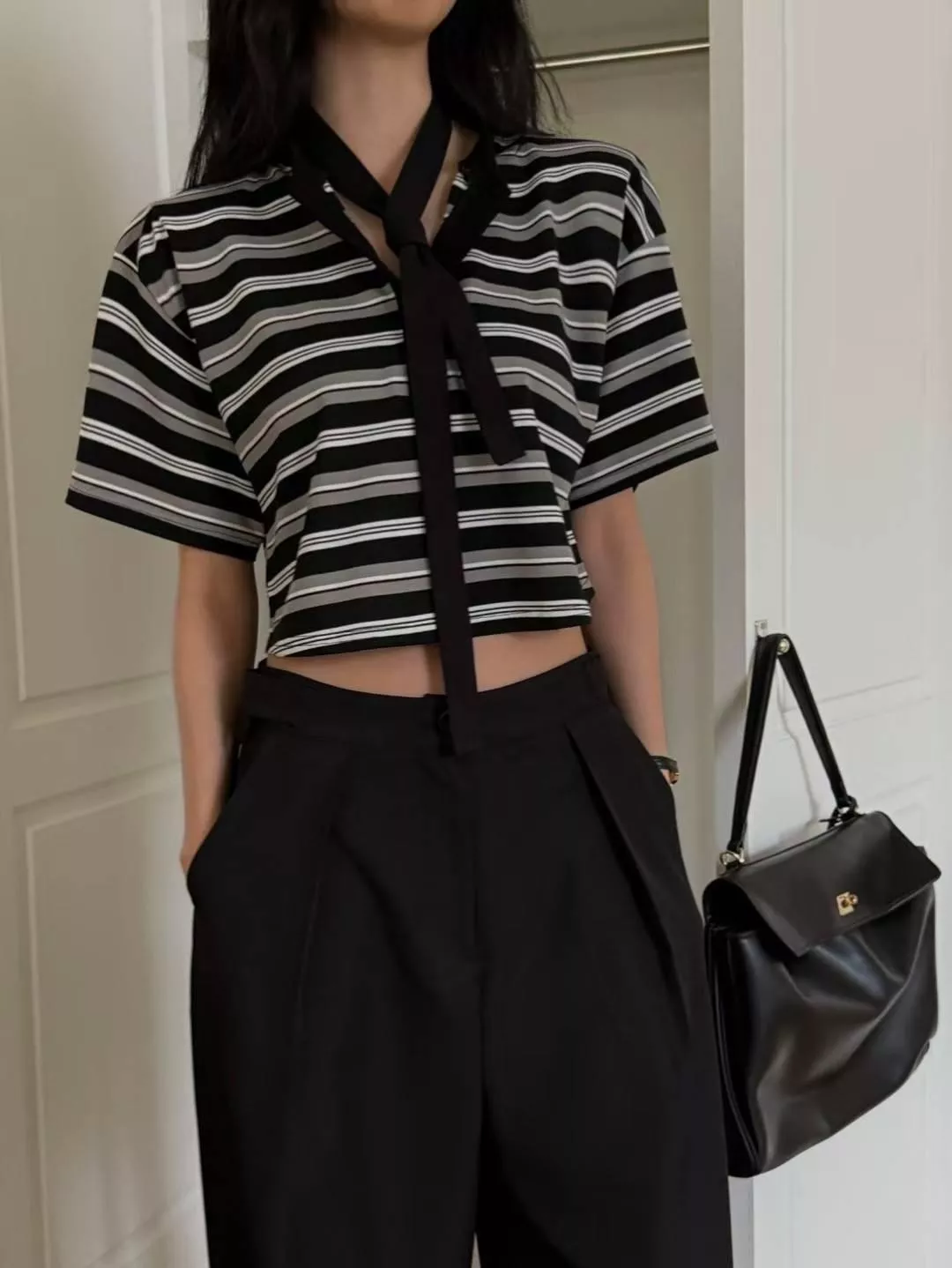 黑色短版條紋上衣
