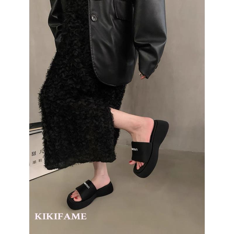 KIKIFAME🖤三款 質感水鑽字母百搭厚底拖鞋  涼拖鞋 一字拖 黑色拖鞋 厚底鞋 露趾鞋 增高鞋 字母拖鞋 涼鞋