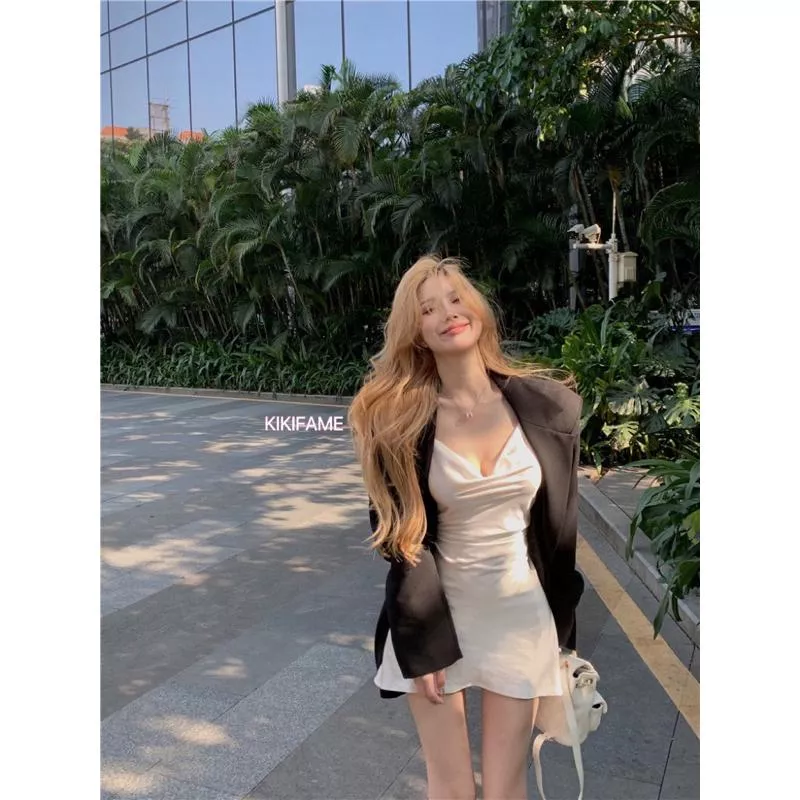 ❤️美 Seona法式珠光白緞面洋裝 收腰洋裝 A字洋裝 吊帶洋裝 無袖洋裝 緞面連身裙 性感洋裝 白色洋裝