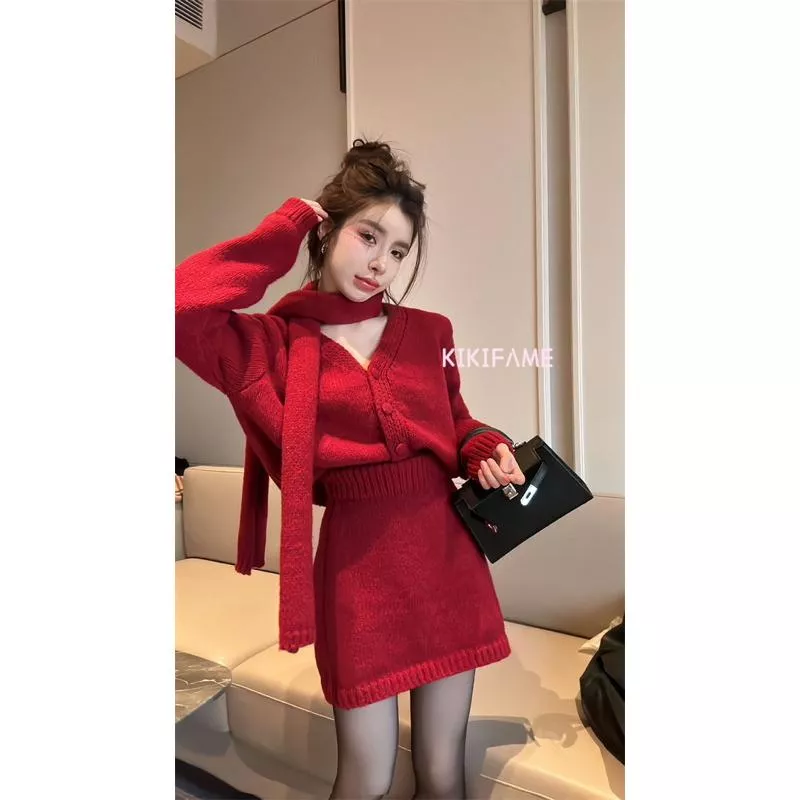 【𝐊𝐈𝐊𝐈𝐅𝐀𝐌𝐄】🍒三色 慵懶氛圍繫帶排扣針織上衣+裙子套裝 長袖針織 長袖毛衣 針織開衫 V領上衣 兩件套 紅色套裝