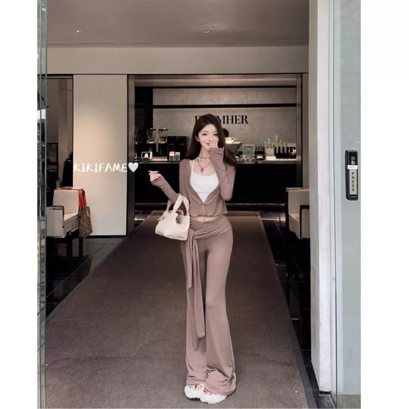 【𝐊𝐈𝐊𝐈𝐅𝐀𝐌𝐄】🍫𝗖𝗵𝗼𝗰𝗼巧克奶茶～慵懶棕色假兩件掛脖長袖上衣 綁帶微喇長褲 假兩件T 撞色T恤 休閒長褲 兩件套