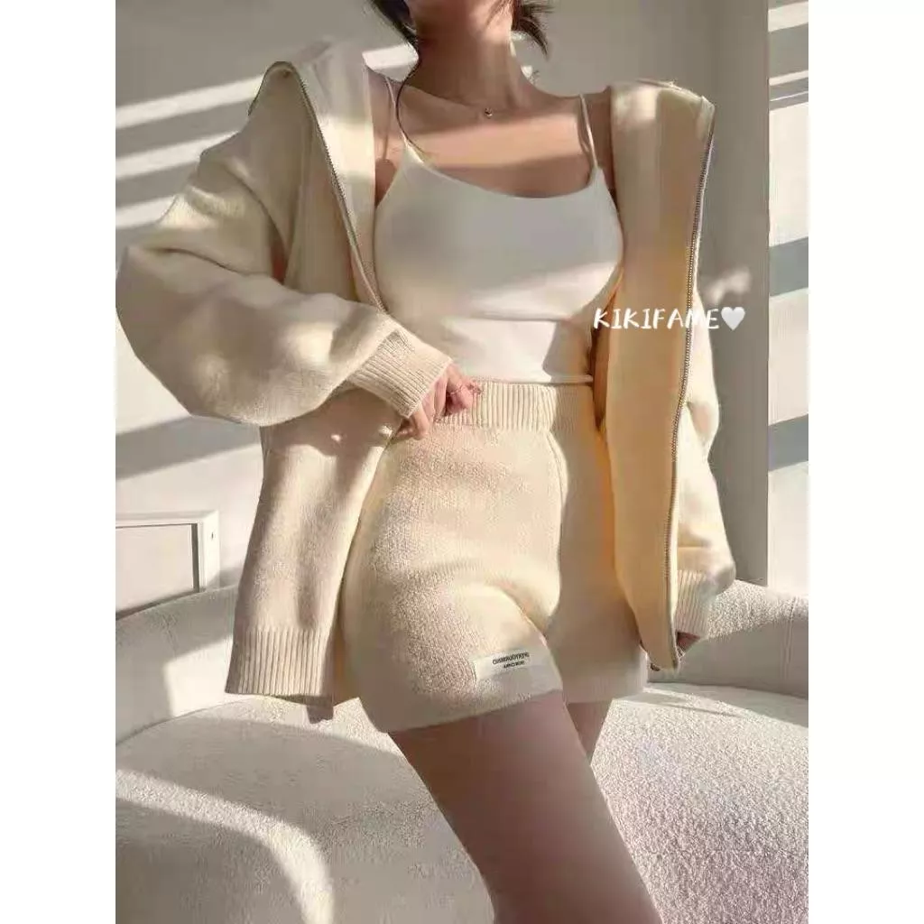 【𝐊𝐈𝐊𝐈𝐅𝐀𝐌𝐄】🧁𝑲𝒐𝒓𝒆𝒂𝒏！韓妞質感字母貼標連帽毛衣外套+短褲套裝 連帽外套 拉鏈外套 寬鬆外套 針織短褲