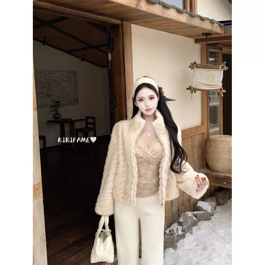 【𝐊𝐈𝐊𝐈𝐅𝐀𝐌𝐄】🍸乖嬌千金♡～小性感V領蕾絲上衣 立領毛毛皮草外套 加絨長褲 長袖上衣 毛毛外套 保暖外套 休閒長褲