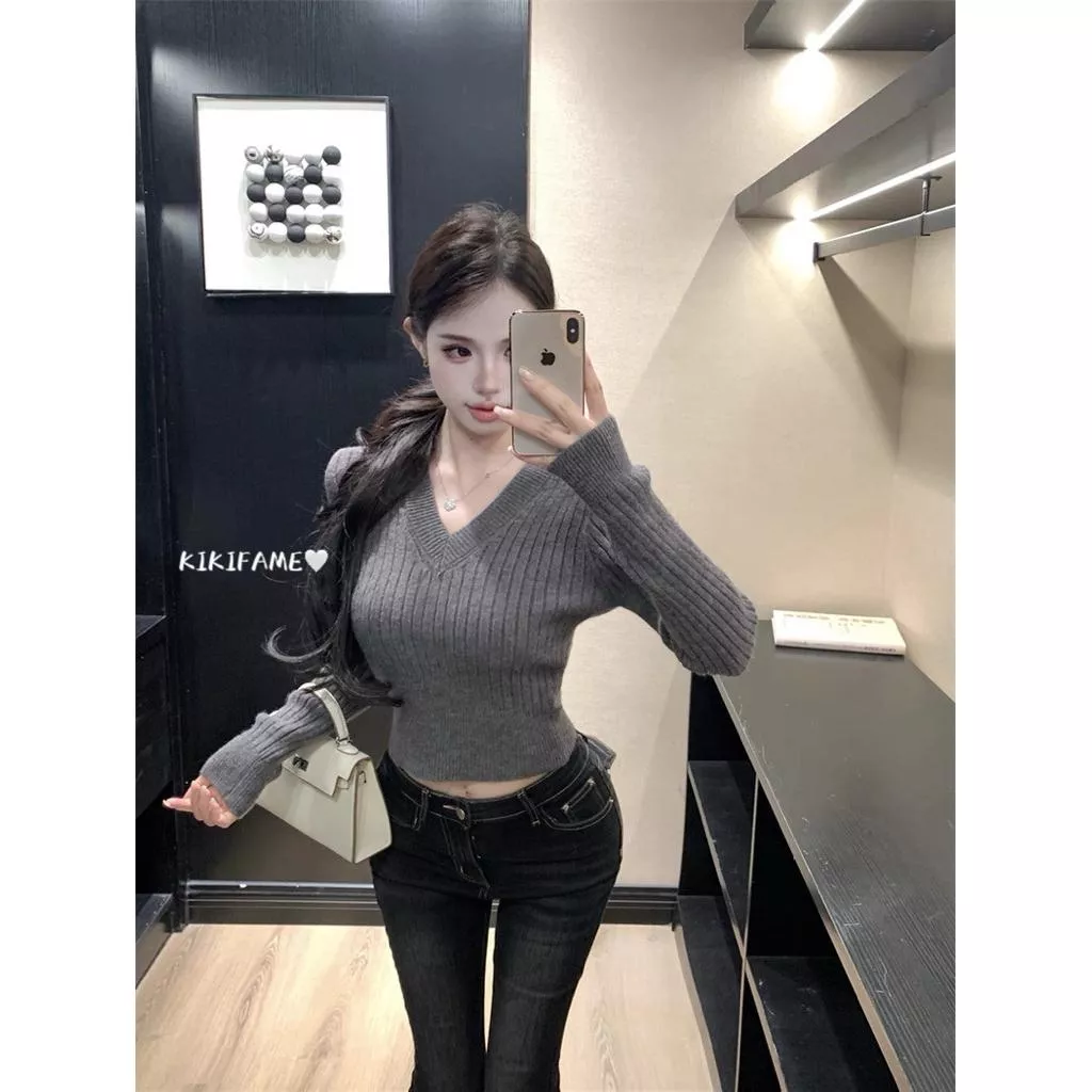 【𝐊𝐈𝐊𝐈𝐅𝐀𝐌𝐄】🖤𝒦𝑜𝓇𝑒𝒶𝓃.韓女打底！經典V領坑條長袖毛衣 V領毛衣 針織上衣 針織衫 短版上衣 百搭上衣 素T