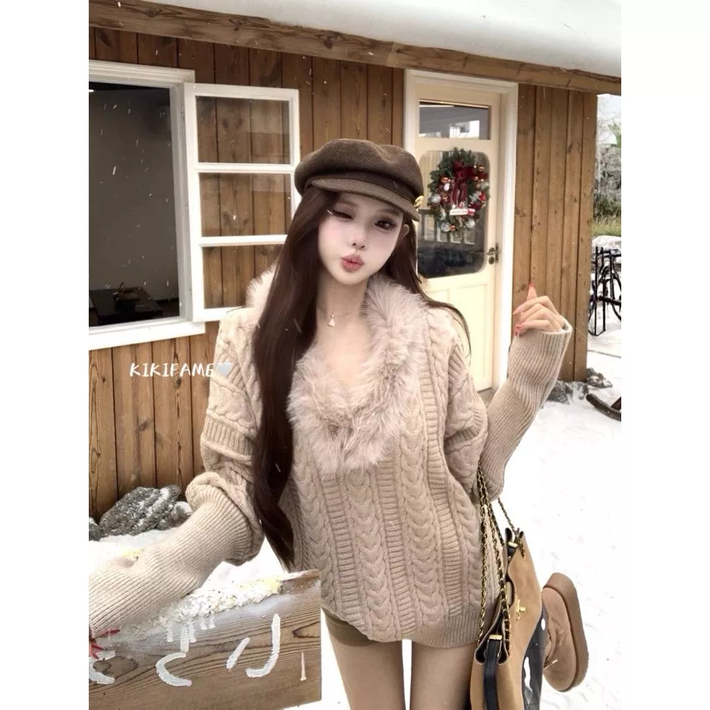 【𝐊𝐈𝐊𝐈𝐅𝐀𝐌𝐄】🧸𝒜𝓊𝓉𝓊𝓂𝓃.氛圍愛！燕麥咖V領毛毛拼接長袖毛衣 針織上衣 毛領上衣 針織衫 毛毛上衣 蝙蝠袖上衣