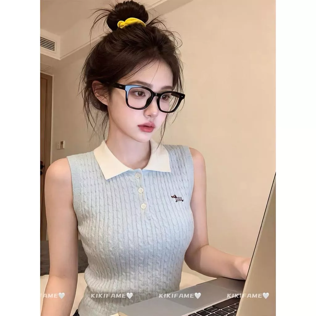 【𝐊𝐈𝐊𝐈𝐅𝐀𝐌𝐄】🥣𝘾𝙪𝙩𝙞𝙚～♡♡學院polo領小狗刺繡無袖針織衫 刺繡上衣 翻領上衣 針織背心 排扣上衣 撞色上衣