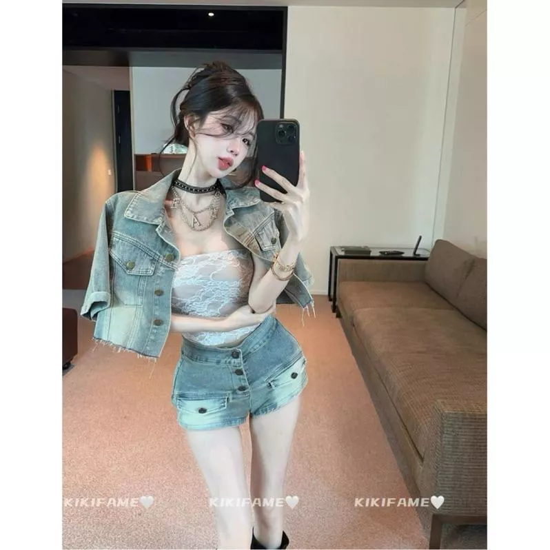 【𝐊𝐈𝐊𝐈𝐅𝐀𝐌𝐄】🥤辣妹公式🎧～酷辣蕾絲平口連體衣 牛仔外套 牛仔短褲 蕾絲上衣 平口上衣 短袖外套 牛仔褲 三件套