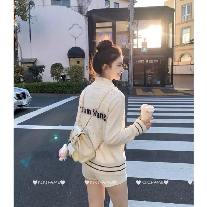 【𝐊𝐈𝐊𝐈𝐅𝐀𝐌𝐄】鬆弛𝓋𝒾𝒷𝑒.🎡🫧🌼高級字母提花撞色翻領針織外套 毛衣外套 翻領外套 拉鏈外套 字母外套 撞色外套