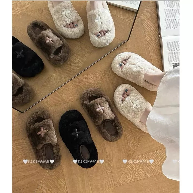【𝐊𝐈𝐊𝐈𝐅𝐀𝐌𝐄】個性拿捏！⚜️🖤✨③色 質感十字架厚底毛毛拖 室內拖 外出拖鞋 增高鞋 厚底拖 毛絨拖 百搭 一字拖