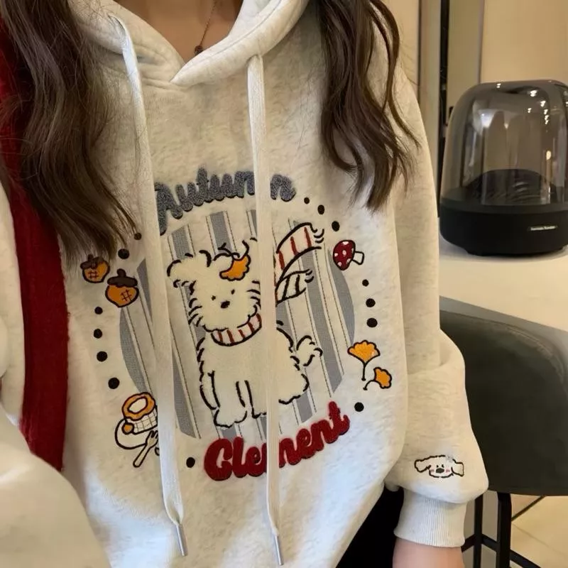 美式復古風 圍著圍巾の可愛小白狗 刺繡款 純棉 連帽長袖帽T