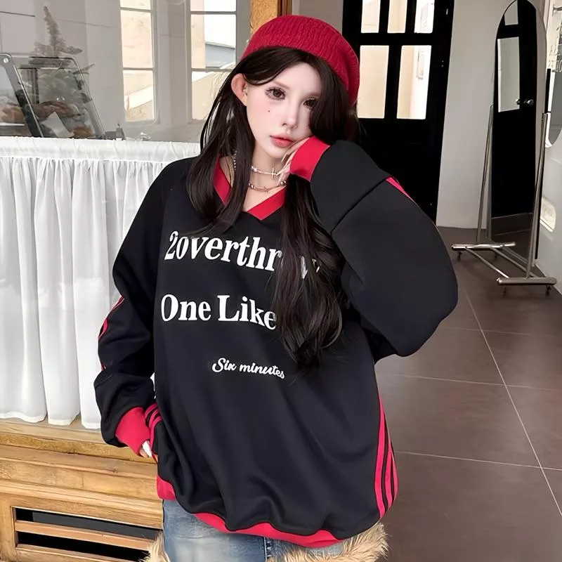 美式復古風 2OVERTHROW 字母標語印花 黑紅拼接設計 側線條 純棉 V領 長袖大學T