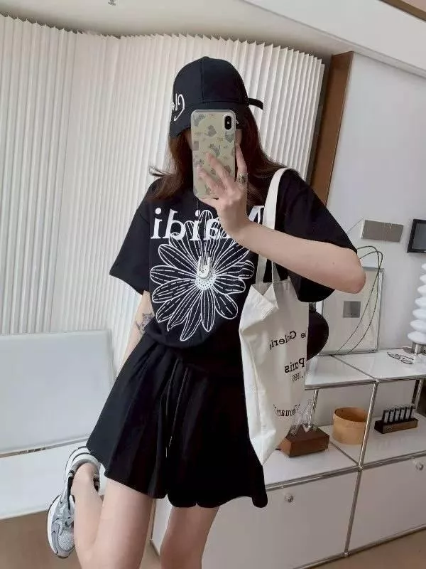 預購。英文花朵上衣百摺褲裙套裝