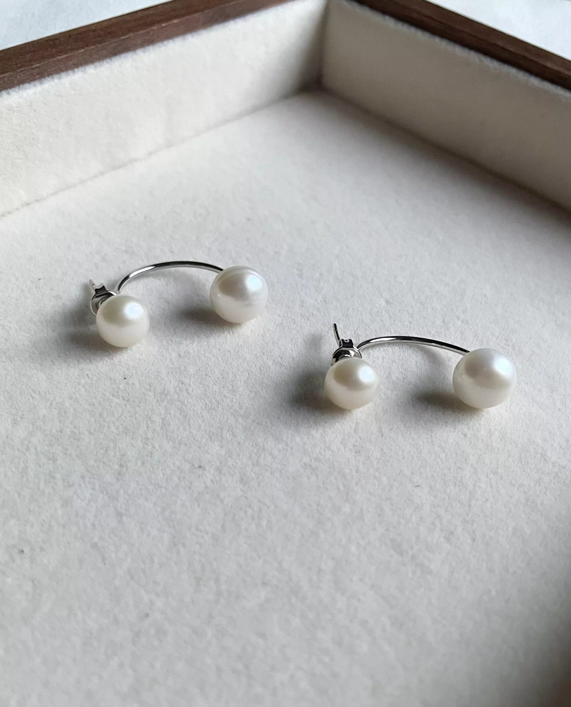 率性C型珍珠耳環