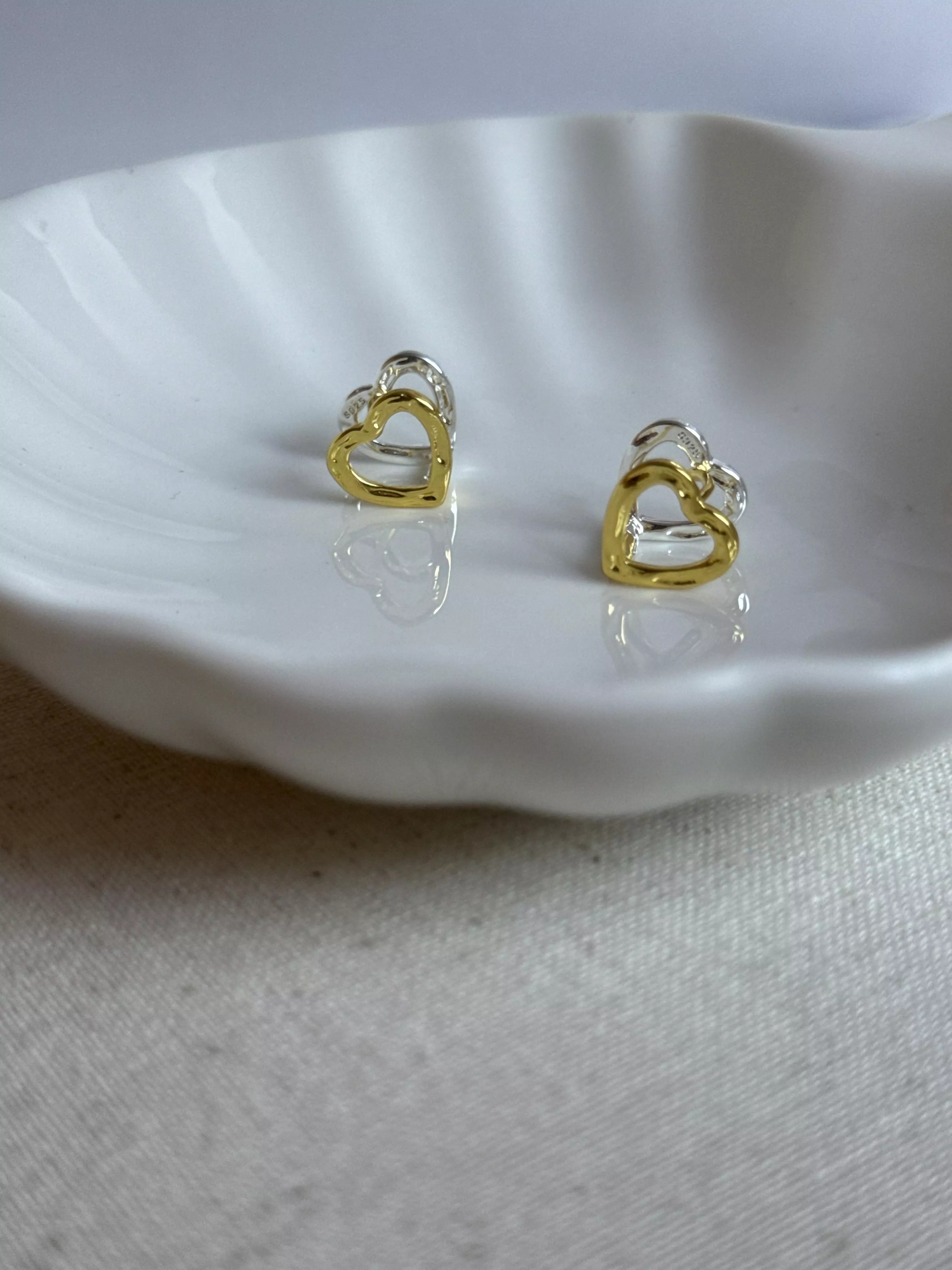 交心 · 雙色愛心純銀耳環