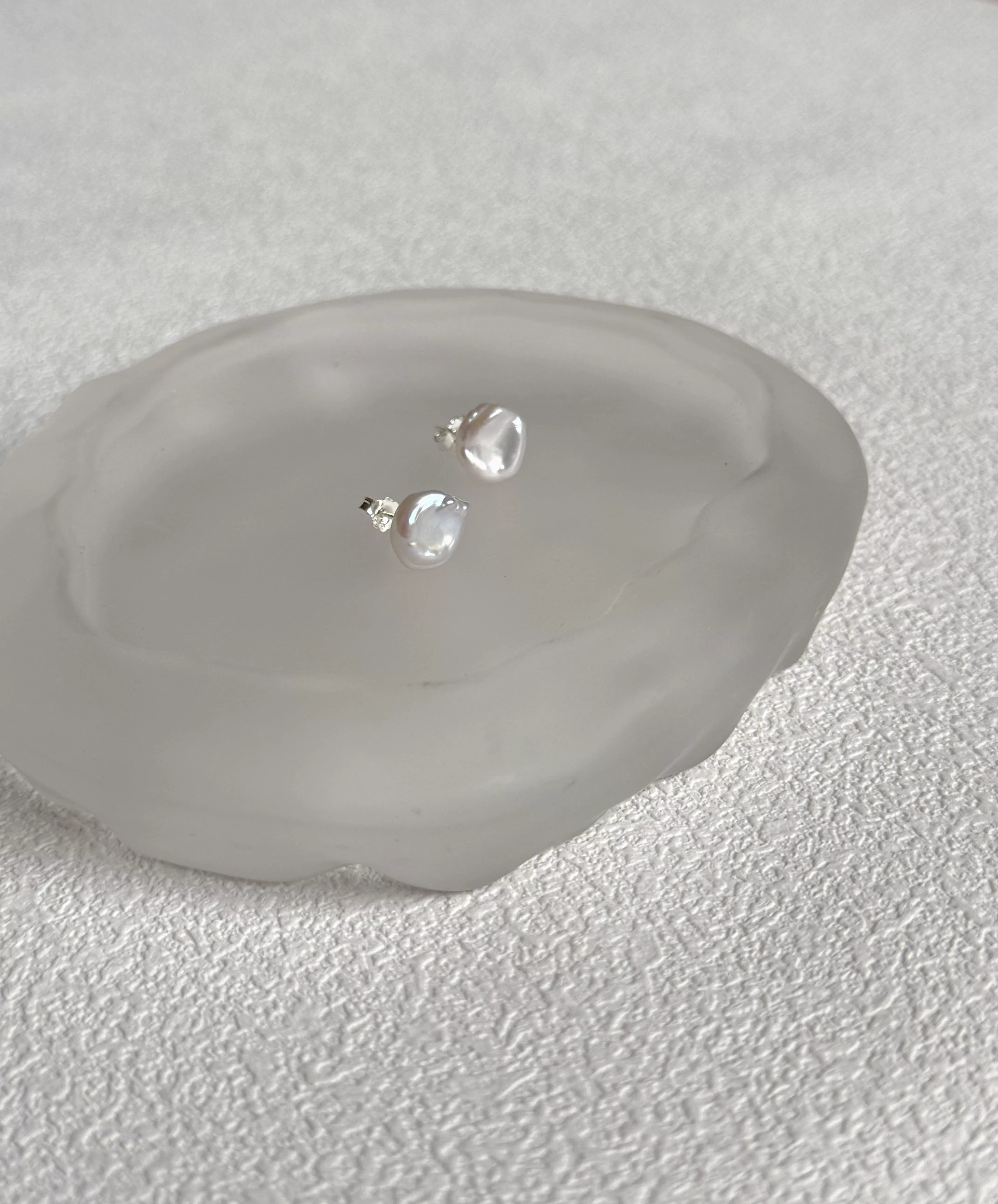 不凡・Keshi 珍珠貼耳耳環