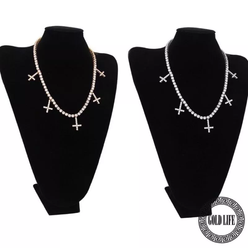 倒掛十字架鑽石項鍊