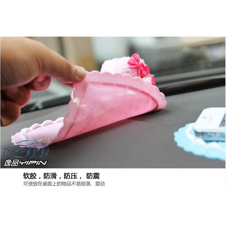 【逸品汽車百貨】車用 卡通公仔 小熊止滑墊 防滑墊 置物墊 擺件 可放手機 零錢 雜物 菸盒