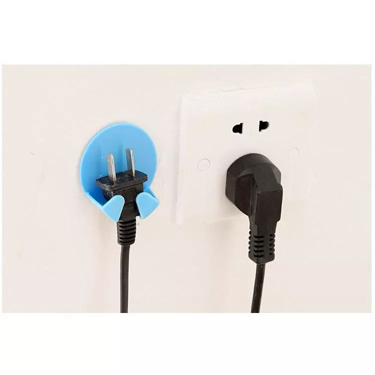 【逸品汽車百貨】無痕黏貼式 電器插頭掛鉤 2個裝 創意插座收納架 不挑色