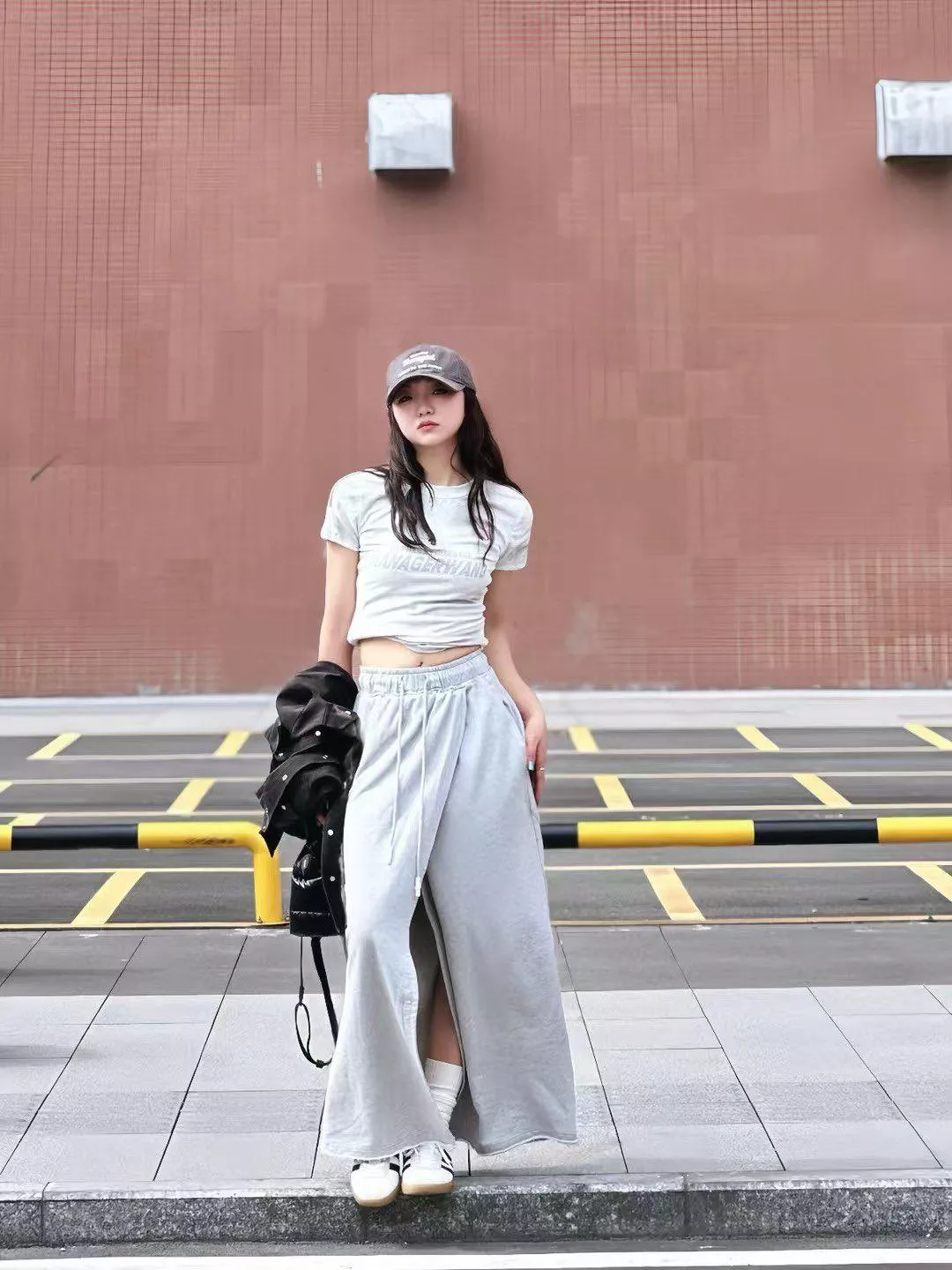 高衩口袋直筒裙