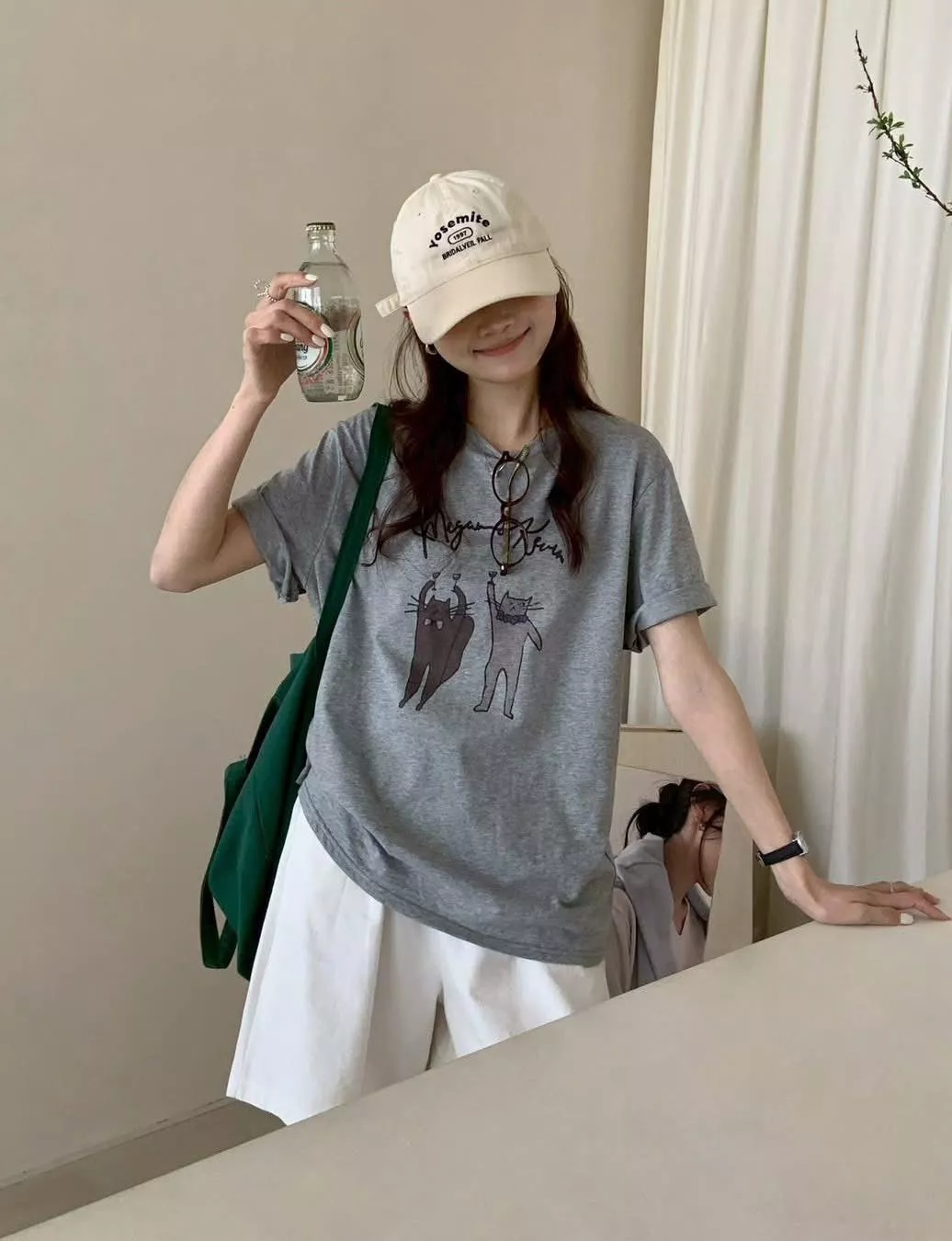 舉杯貓咪短袖棉T
