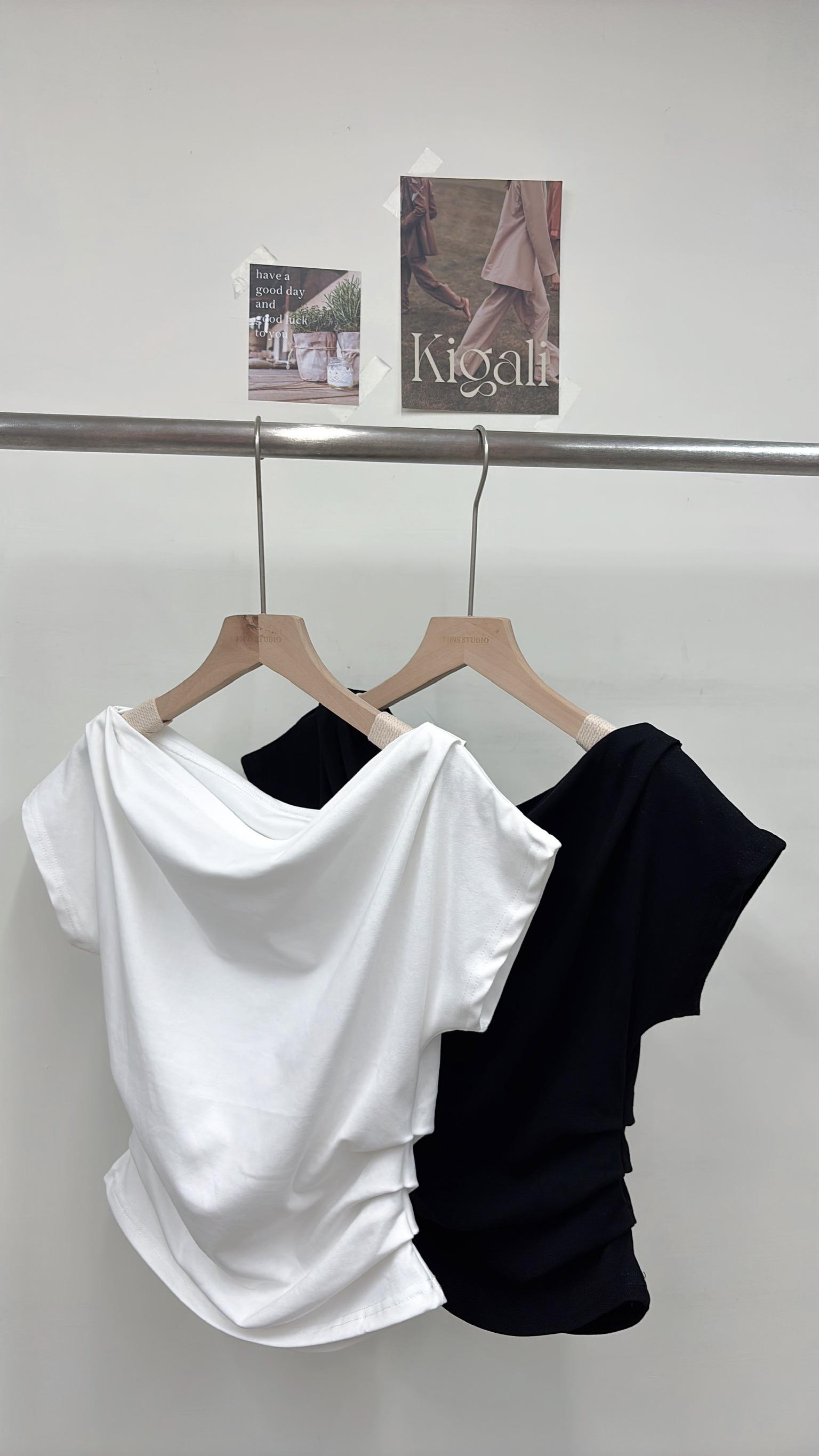 斜肩造型Tee