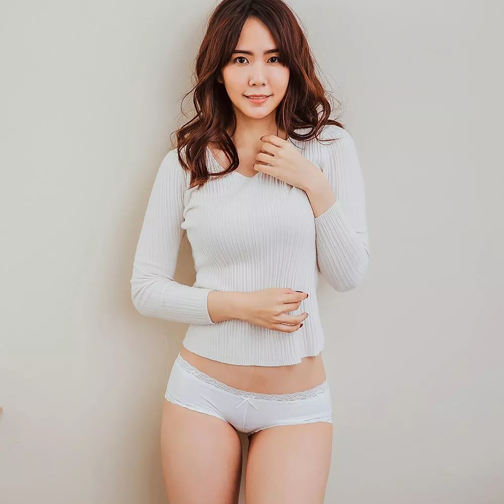 SKYLIE銀離子低腰內褲｜典雅絲柔親膚抗菌｜女性舒適貼身首選-白色