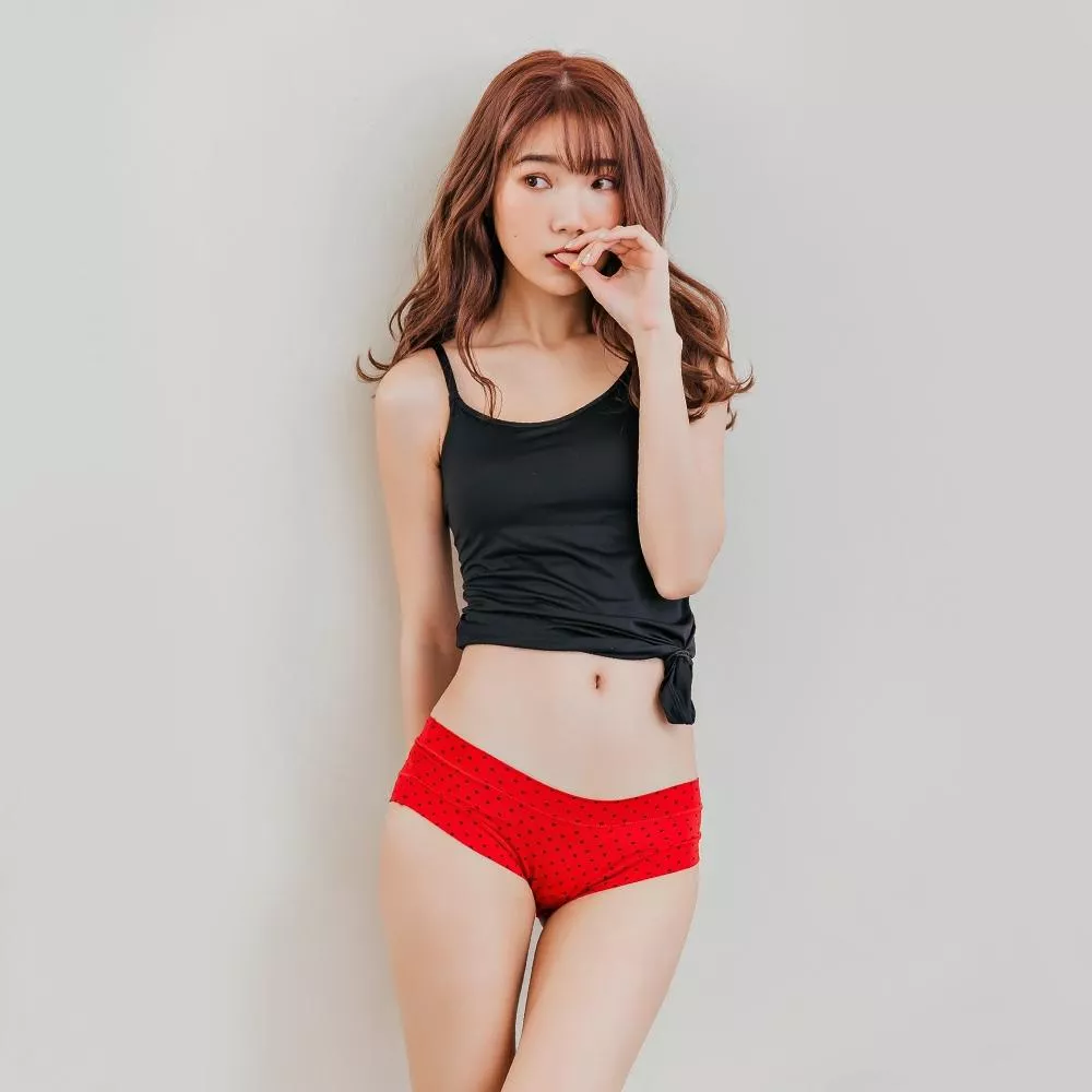 【SKYLIE銀離子】女款低腰內褲 無痕摺邊 抗菌舒適 俏麗性感-紅底黑點