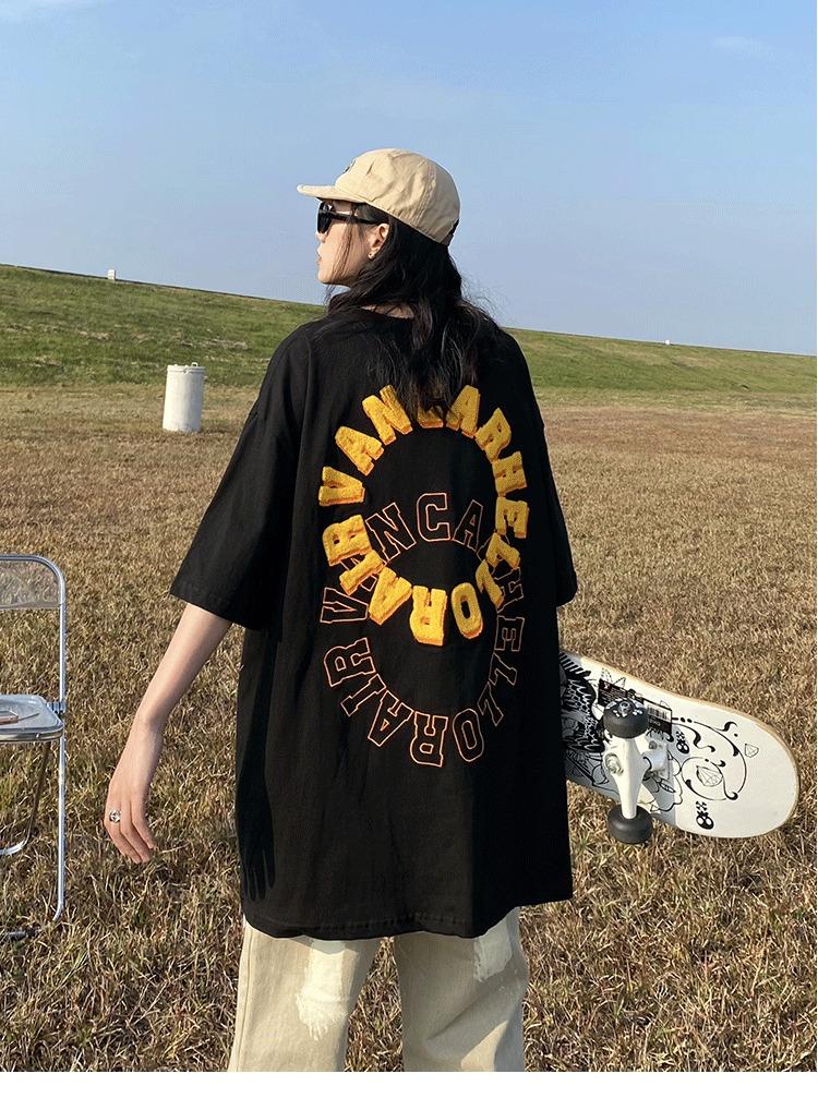 刺繡字母短袖夏季寬鬆上衣短T2色 M-XL