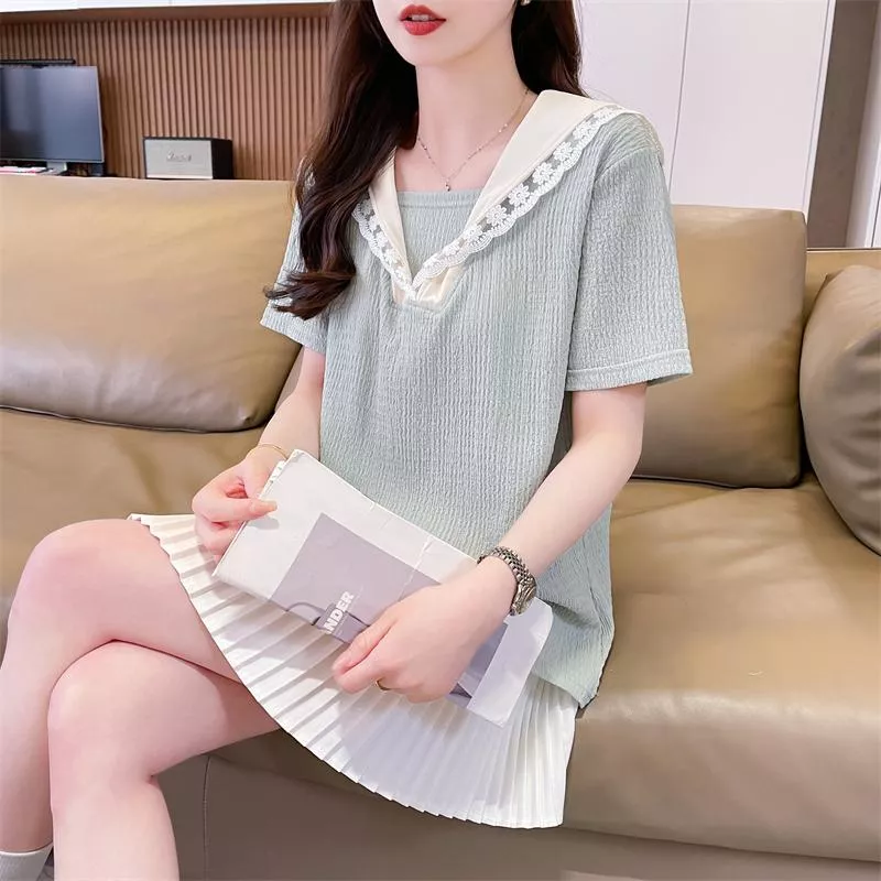 蕾絲翻領甜美減齡百搭上衣2色 M-2XL 蕾絲翻領甜美減齡百搭上衣2色 M-2XL