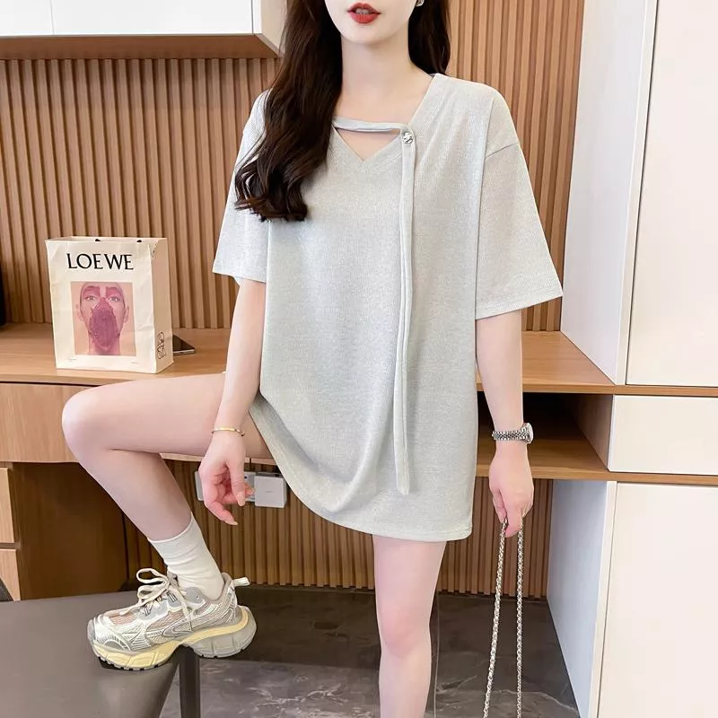 實拍原版品質大碼設計感簡約小眾V領短袖t 2色 M-4XL