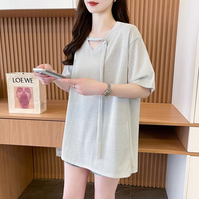 實拍原版品質大碼設計感簡約小眾V領短袖t 2色 M-4XL