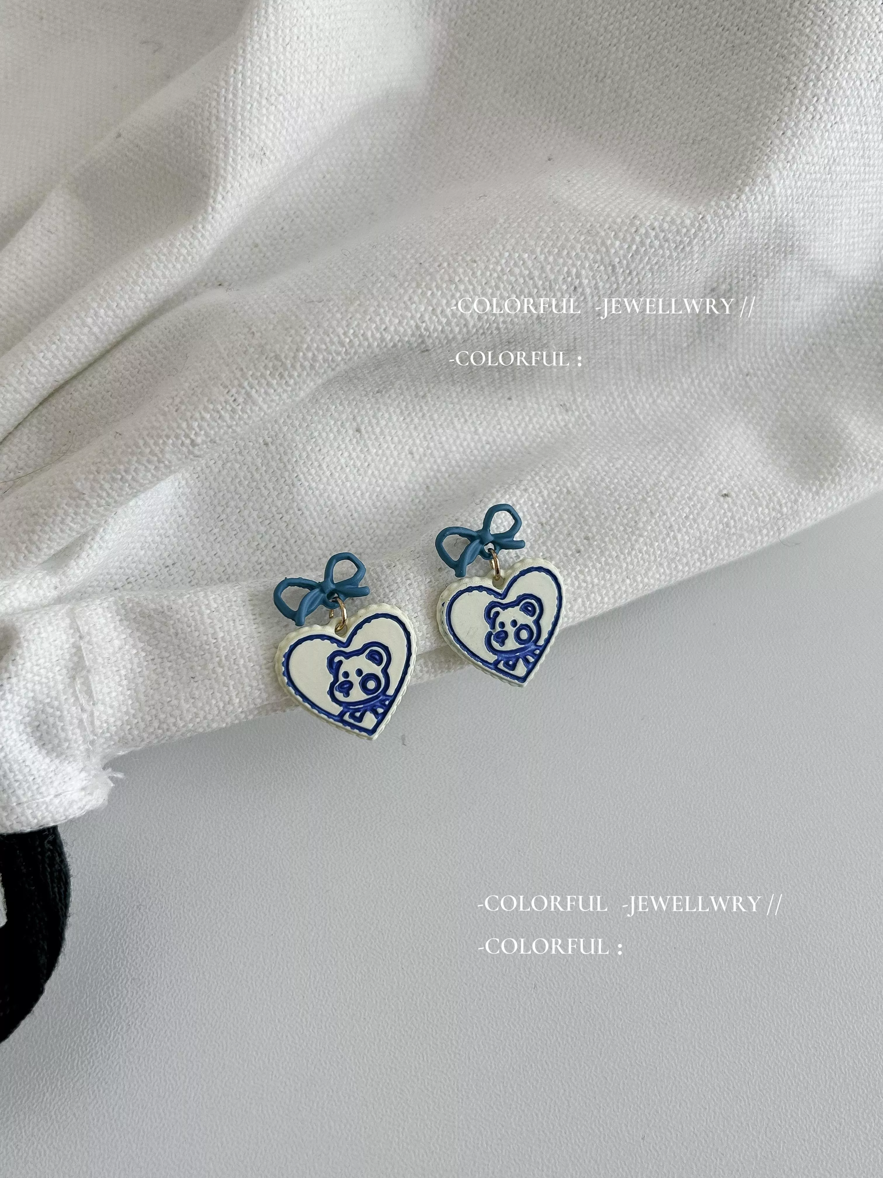 【本店實拍】今天的可愛，由牠承包💙小藍蝴蝶結 × 愛心小熊耳環
