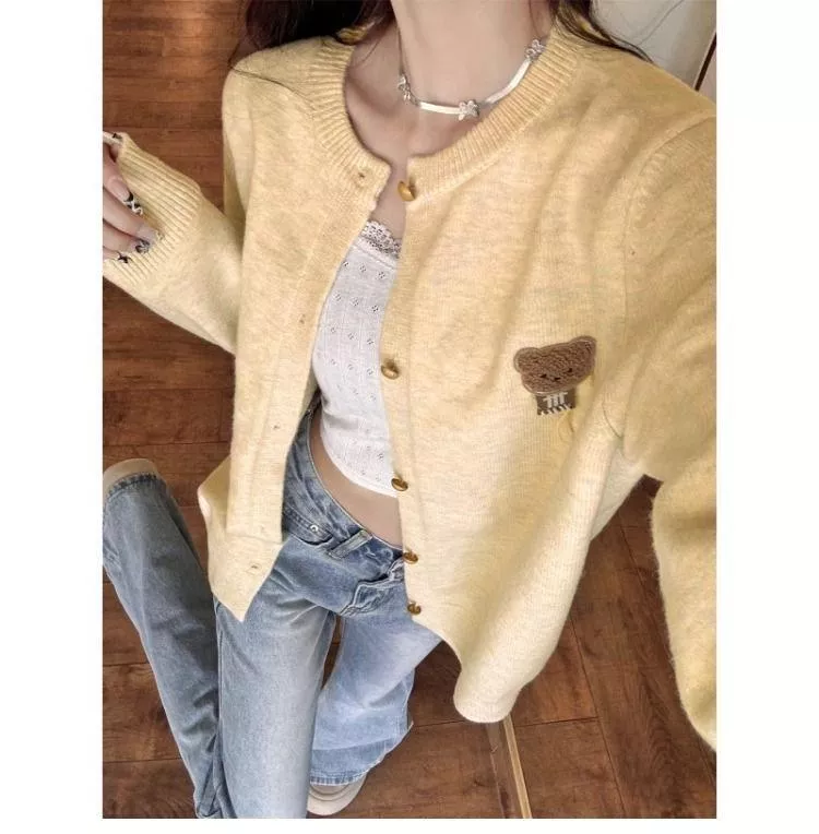 奶黃色開襟毛衣秋冬設計感小熊刺繡針織衫