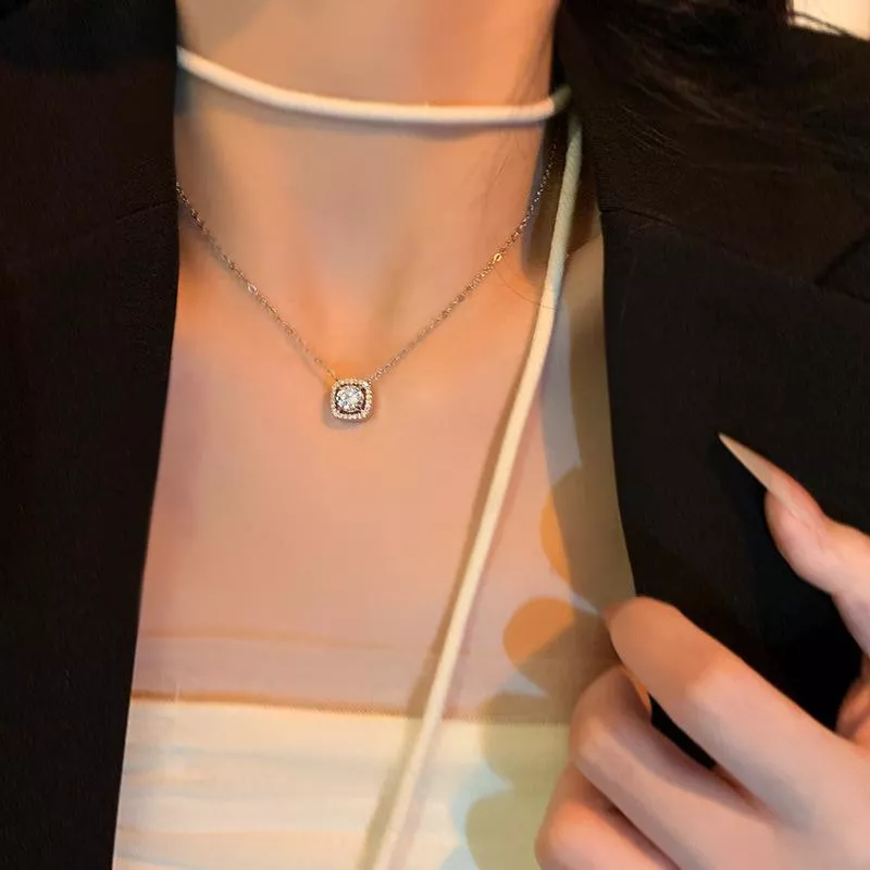 方糖鋯石吊墜鈦鋼項鍊銀色輕奢高級感鎖骨鏈氣質