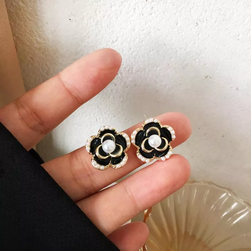 S925銀針甜美風花朵黑色滴油小花耳環