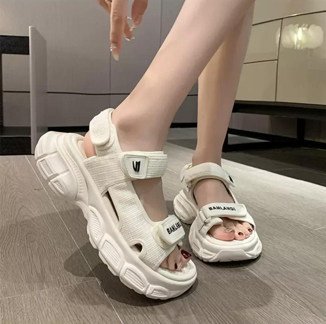 防滑厚底涼鞋