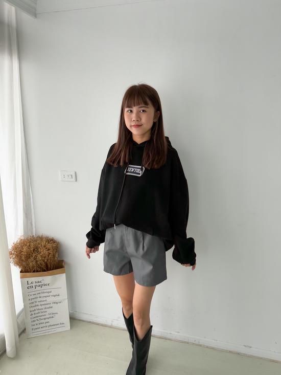 琥珀釦皮革短褲