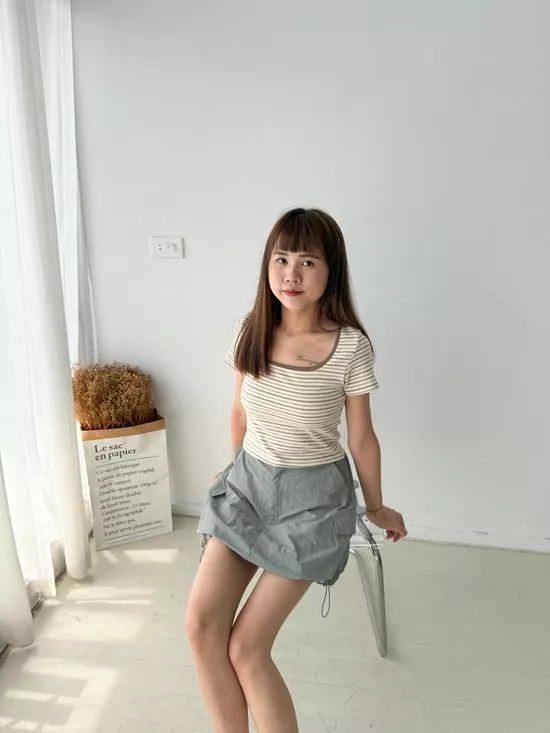 方領配色條紋上衣
