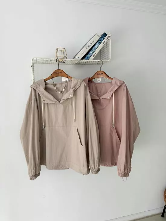 門市大爆單!!!胸壓釦連帽上衣