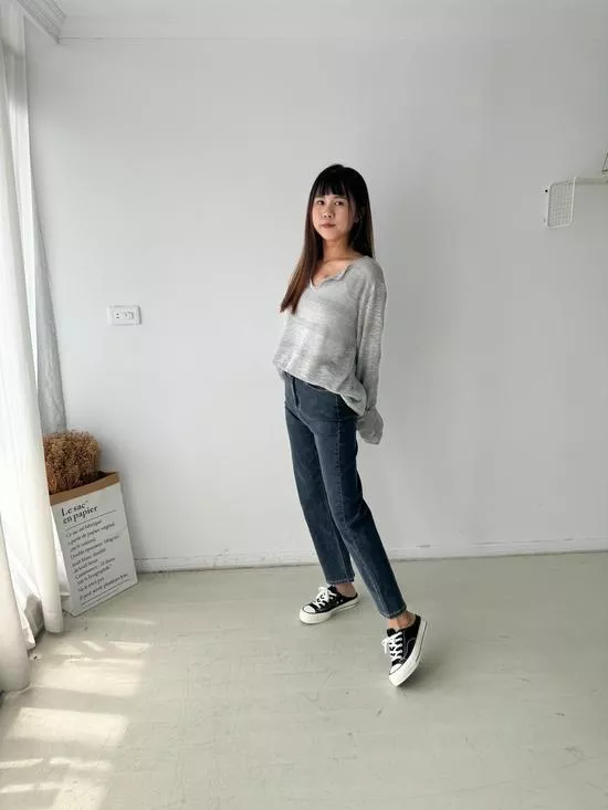 薄款V款透膚上衣