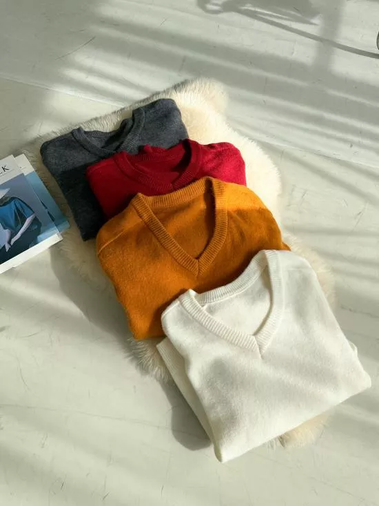 激推~柔軟V領百搭毛衣