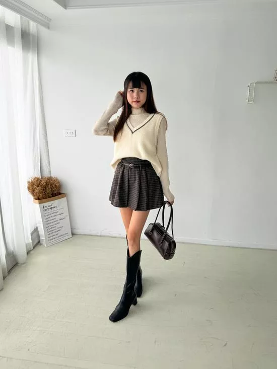 減齡皮帶格紋百褶裙