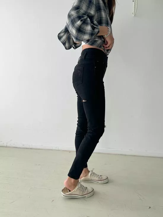 刷破彈力窄管黑褲